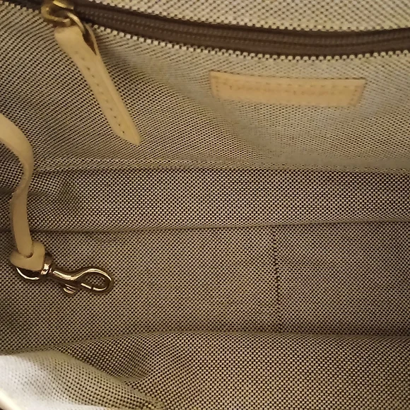 👜✨ Dooney & Bourke Signature DB Tote ✨👜 - Picture 12 of 12
